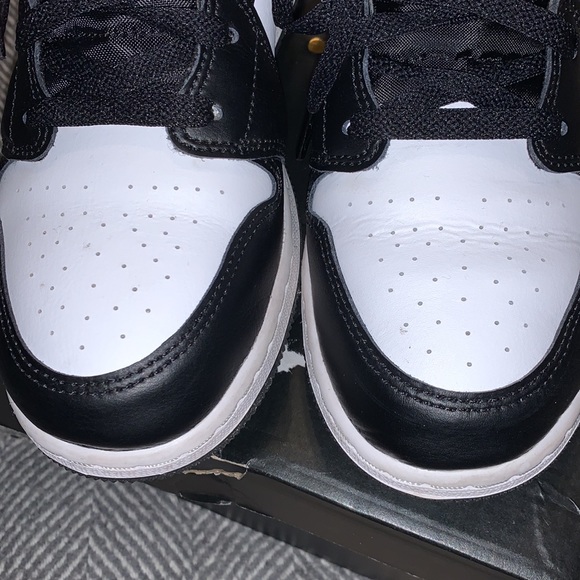 SOLD Air Jordan 1 Mid - Picture 4 of 12